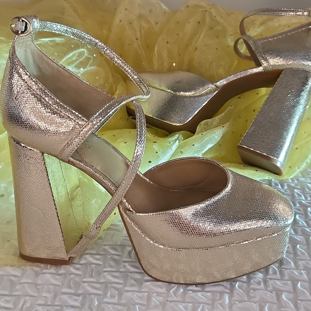 CHELSEA&VIOLET SIZE 8.5 Gold Shimmery Platform Block Heel Ankle-Strap Pumps.